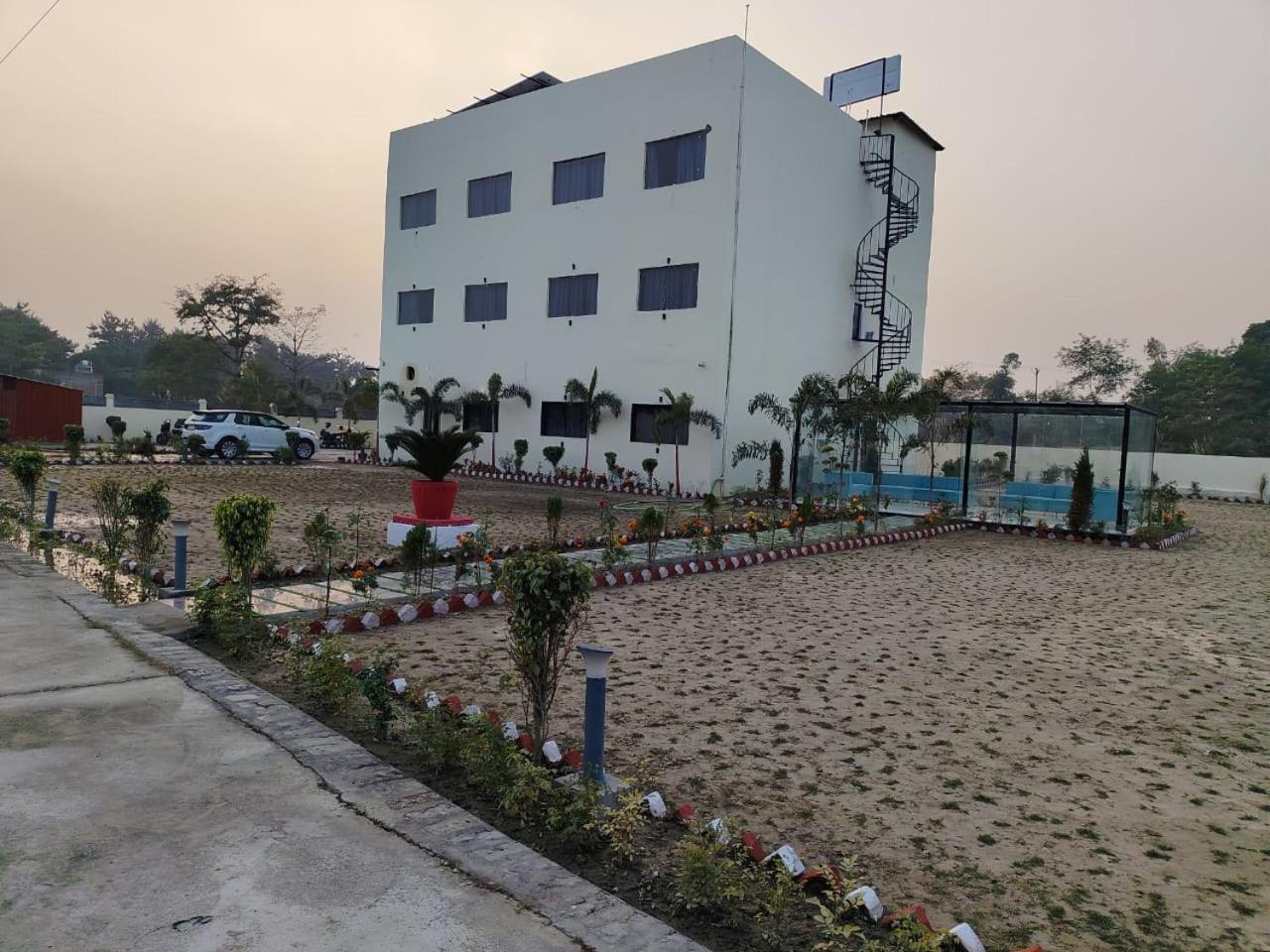The Velvet Sky Hotel & Resort Bahraich Exterior photo